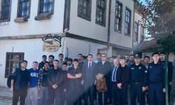 Kaymakam Kayatürk’ten Gençlerle Sanat Sohbeti