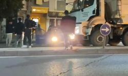 Seyir Halindeki Kamyon Otomobile Çarptı