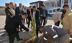 Minik Yürekler Öğretmenleri İçin Fidan Dikti