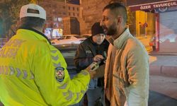 Kimlik İsteyen Polise Sosyal Medyasını Açtı