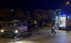 Kontrolden Çıkan Otomobil Refüje Çarptı: 1 Yaralı