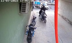 4 Kişi Bir Motosikleti İterek Çaldı