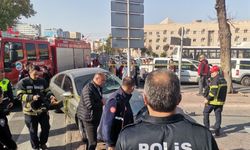 Otomobil Işıkta Bekleyen Yayaların Arasına Daldı: 5 Yaralı