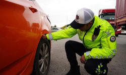 43 İlin Kavşağında Kış Lastiği Kontrolü Yapıldı