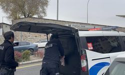 Bıçaklanan Koca, Eşini Adliye Önünde Tüfekle Bekledi