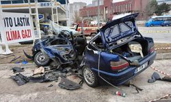 Hafif Ticari Araç İle Otomobil Çarpıştı: 1 Ölü, 3 Yaralı