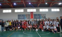 Yıldız Kızlar Futsal Müsabakalarında Ödüller Sahiplerini Buldu