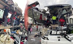 Yolcu Otobüsü Tıra Çarptı: 7 Ölü, 11 Yaralı