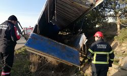 Balışeyh’te Kaza: Büyükbaş Yüklü Tır Devrildi