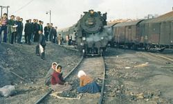 1977’den Bir Kare: Kırıkkale Garı’nda Emek ve Hayat Yan Yana