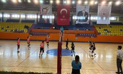 Kırıkkale’de Küçük Kızlar Voleybol Müsabakaları Başladı