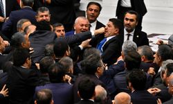 Kaplan, Mecliste Yaşanan Kavganın Ortasında Kaldı