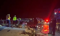 İki otomobil çarpıştı, 5 kişi hayatını kaybetti