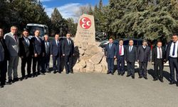 MHP Kırıkkale’den Türkeş’e Anma Ziyareti