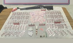 Yol Kontrolünde Zehir Cephaneliği Çıktı