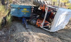 Devrilen Traktörün Sürücüsü Yaralı Olarak Kurtarıldı