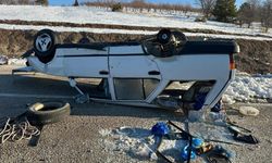 Buzda Kayan Otomobil Takla Attı