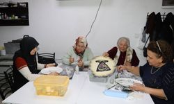 Mahalle Konaklarında Çini Boyama Kursları Sürüyor