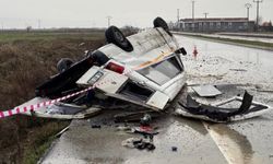Feci kaza.Araç kağıt gibi ezildi