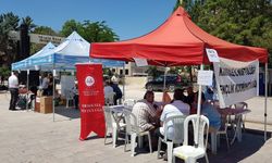 Cumhuriyet Meydanı’nda Hayır Çarşısı Kuruldu