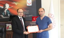 Kardiyoloji Uzmanı Kandemir'e Teşekkür Plaketi