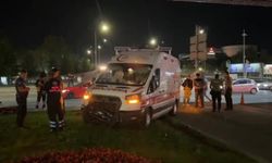 Ambulans İle Otomobil Çarpıştı: 6 Yaralı