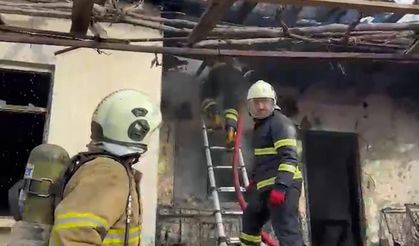 Tek Katlı Müstakil Ev Alevlere Teslim Oldu: 1 Ağır Yaralı