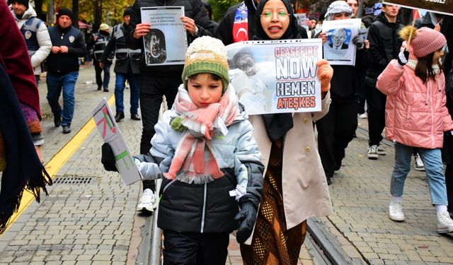 Eskişehir'de yabancı öğrenciler Filistin için yürüdü