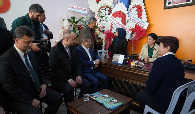 Davutoğlu'ndan AK Parti'ye sürpriz ziyaret