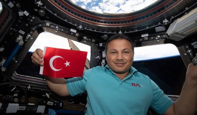 İlk Türk astronot Alper Gezeravcı dünyaya geri dönüyor