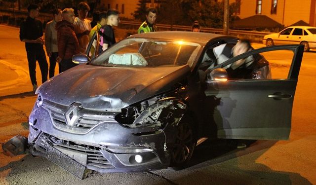 Kırıkkale'de 2 Otomobilin Çarpıştığı Kazada 5 Kişi Yaralandı