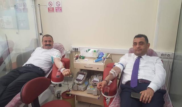 AK Parti Kızılay'a Kan Bağışladı