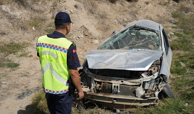 Takla Atan Otomobil Hurdaya Döndü: 3 Yaralı