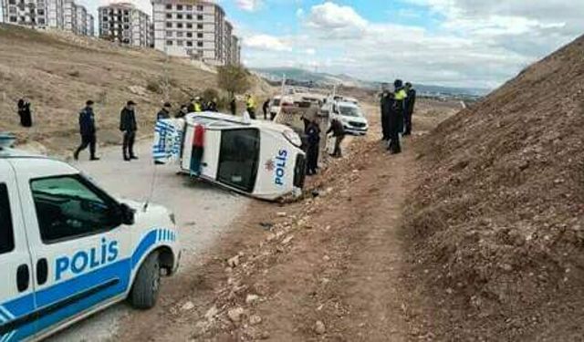 Kovalamaca sırasında polis ekipleri kaza yaptı 2: yaralı