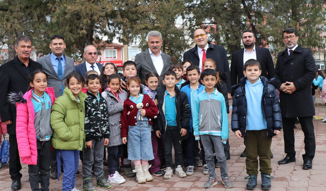 Başkan Sungur Öğretmenler Günü’nde Öğretmenleri Unutmadı