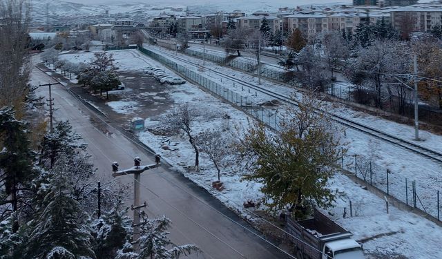 Kırıkkale'ye mevsimin ilk karı yağdı