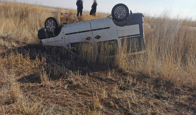 Hafif Ticari Araç Takla Attı: 2'si Çocuk 3 Yaralı