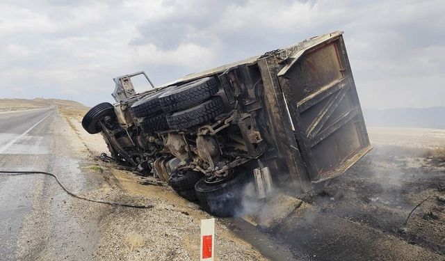 Tekeri Kopan Kamyondan Çıkan Kıvılcım Alevlere Dönüştü