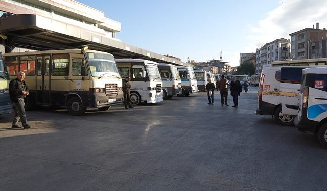 Dolmuş Şoförlerinin "Yolcu" Kavgası Kanlı Bitti: 1 Yaralı