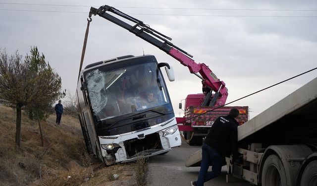 Kırıkkale'de Otobüs Yan Yattı: 30 Kişi Yara Almadan Kurtuldu