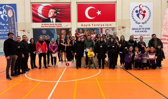 Yıldız Kızlar Badminton Müsabakaları Tamamlandı