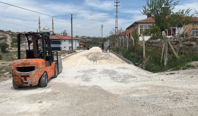 Karakeçili’de Kilit Parke Yol Yapım Çalışmaları Yeniden Başladı