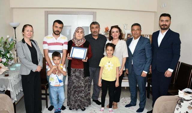 Vefat Eden Öğretmenin Avrupa Ödülü Ailesine Teslim Edildi
