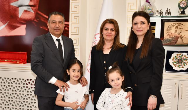 Minik Öğrencilerden Müdür Güney’e Sergi Daveti