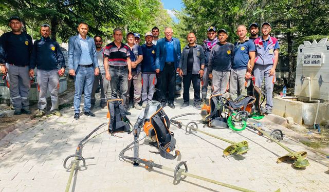 Kırıkkale Belediyesi Mezarlıklarda Temizlik Çalışmalarını Sürdürüyor