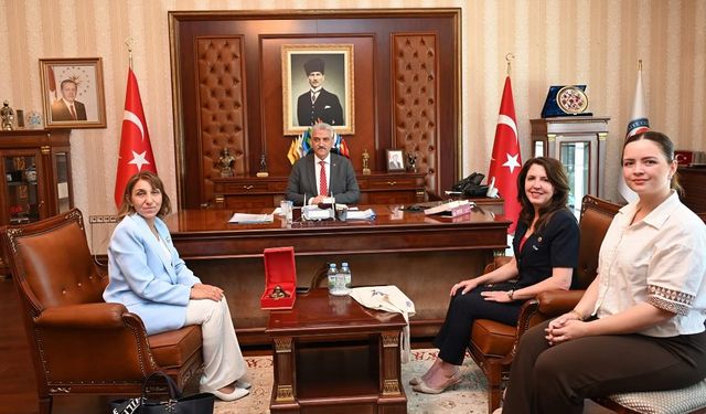 Vali Makas, Kadın Dayanışma Heyetini Ağırladı