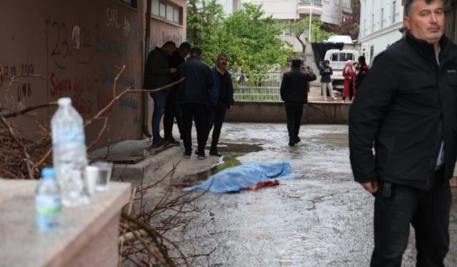 Balkondan Düşen Kadın Feci Şekilde Can Verdi