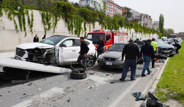 6 Araç Zincirleme Kazaya Karıştı: 5 Yaralı