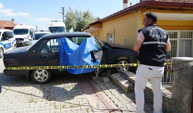 Kırıkkale'de Otomobil Eve Çarptı: Kalp Krizi Geçiren Sürücü Hayatını Kaybetti
