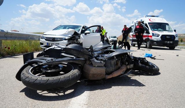 Kırıkkale'de Otomobil İle Motosiklet Çarpıştı: 1 Ağır Yaralı